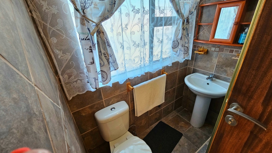 3 Bedroom Property for Sale in Avonddans Western Cape